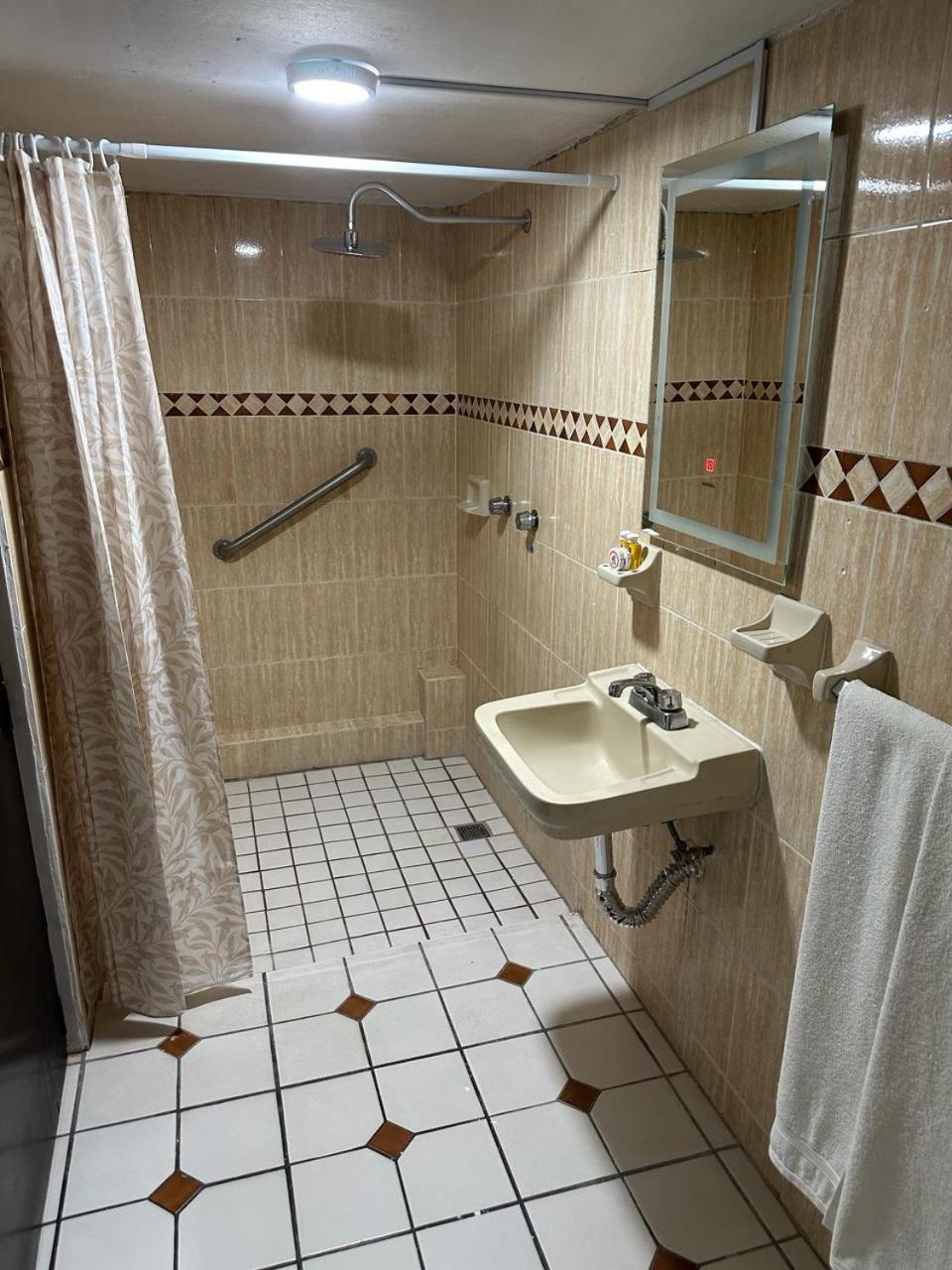 Hotel Zapotlan Ciudad Guzman Εξωτερικό φωτογραφία