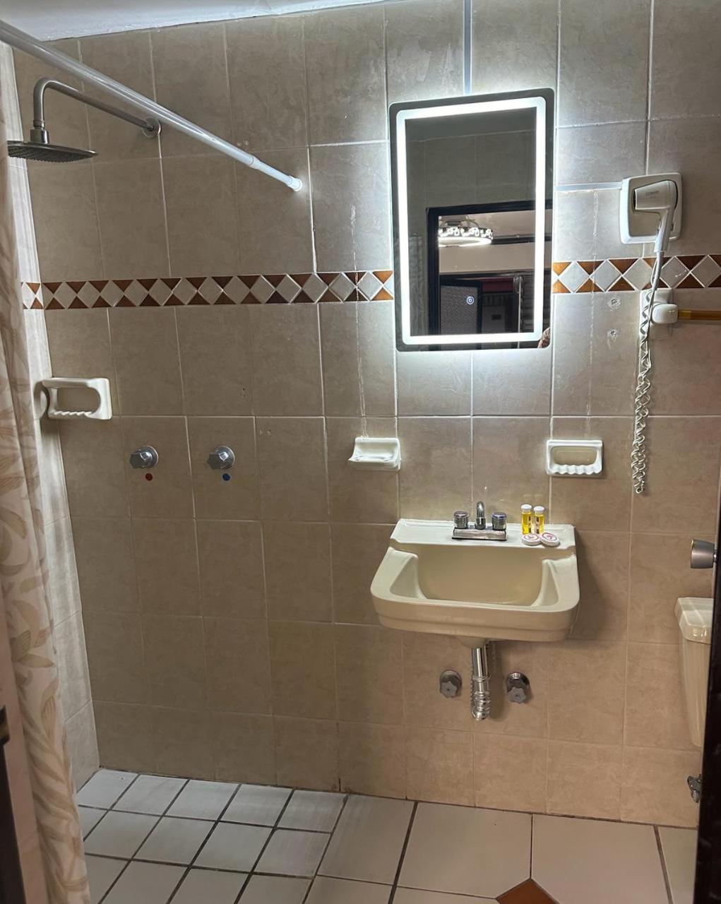 Hotel Zapotlan Ciudad Guzman Εξωτερικό φωτογραφία