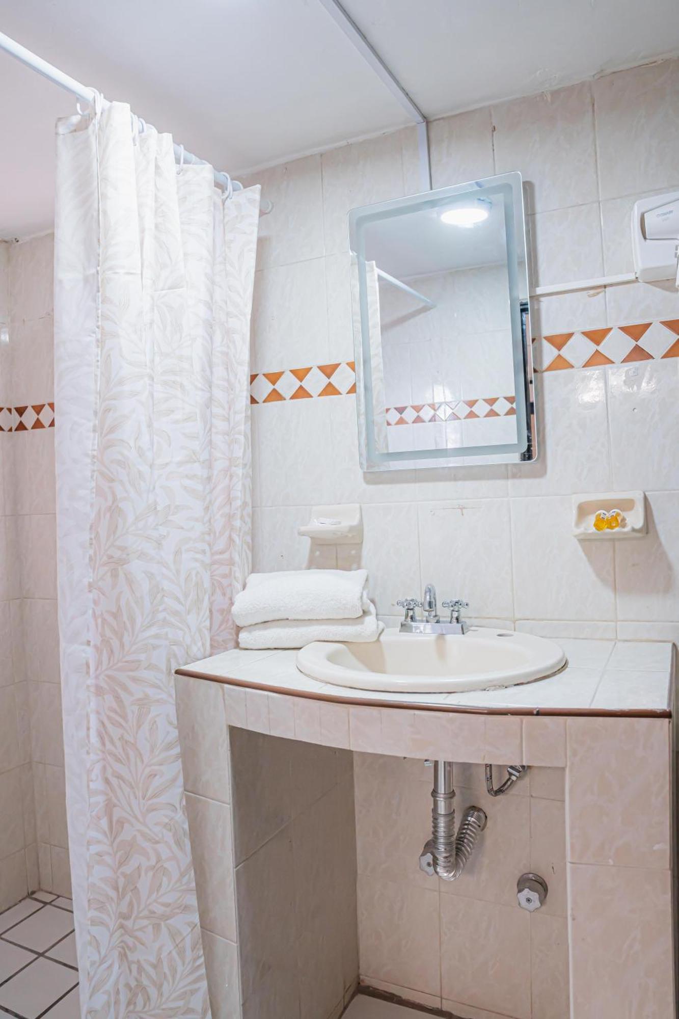 Hotel Zapotlan Ciudad Guzman Εξωτερικό φωτογραφία